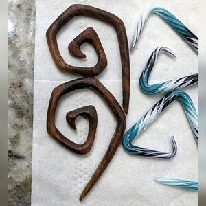 8g 1 pair of Large redwood angular spiral gauged earrings Hand Carved